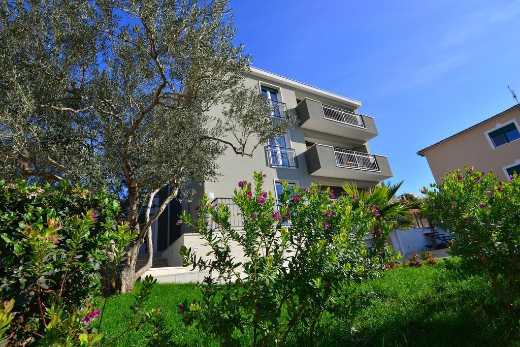Apartments Villa Coratina Trogir Zewnętrze zdjęcie
